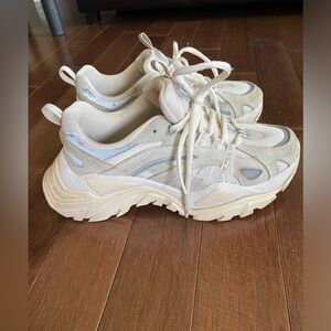 Fila Interation Beige Sneakers Women’s US 6 Shoes